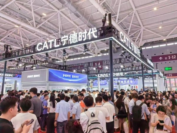 配资网站首选 锂电新能源龙头齐聚深圳，群星闪耀驱动未来